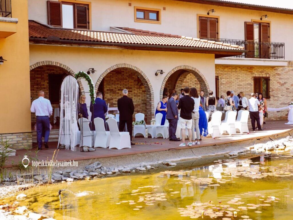 airport hotel stáció esküvő