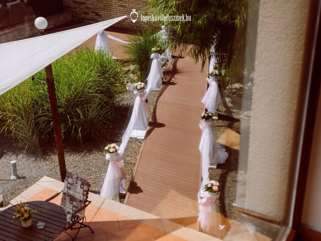 airport hotel stáció esküvő