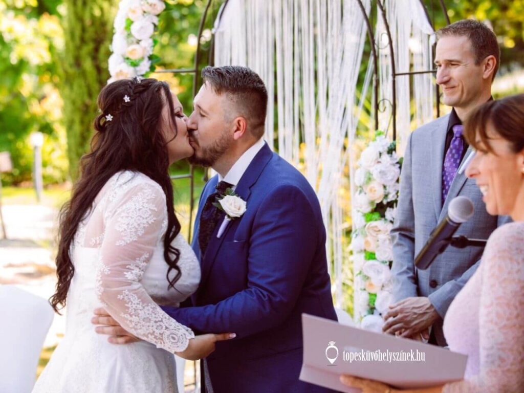 airport hotel stáció esküvő