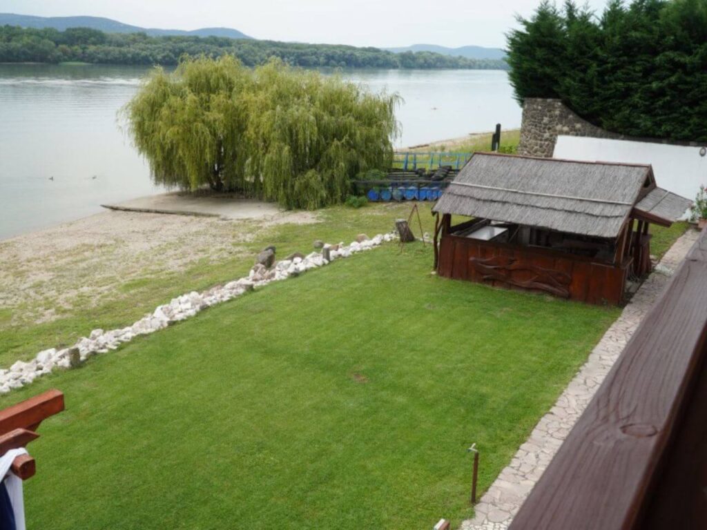 Camelot Club Hotel és Étterem Vác