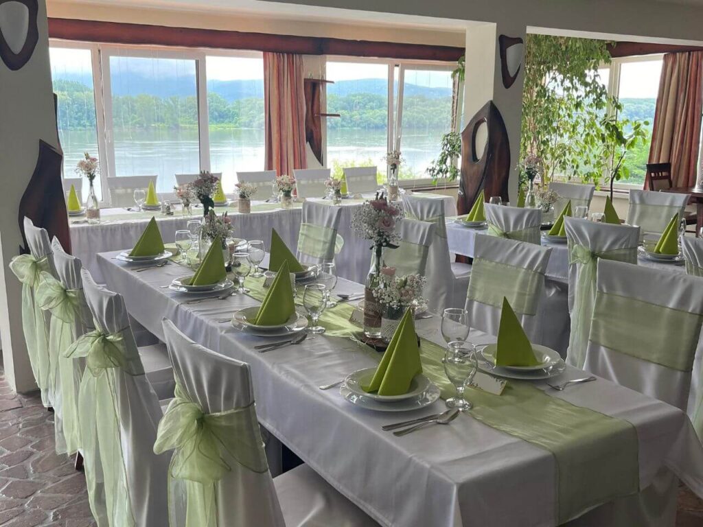 Camelot Club Hotel és Étterem Vác