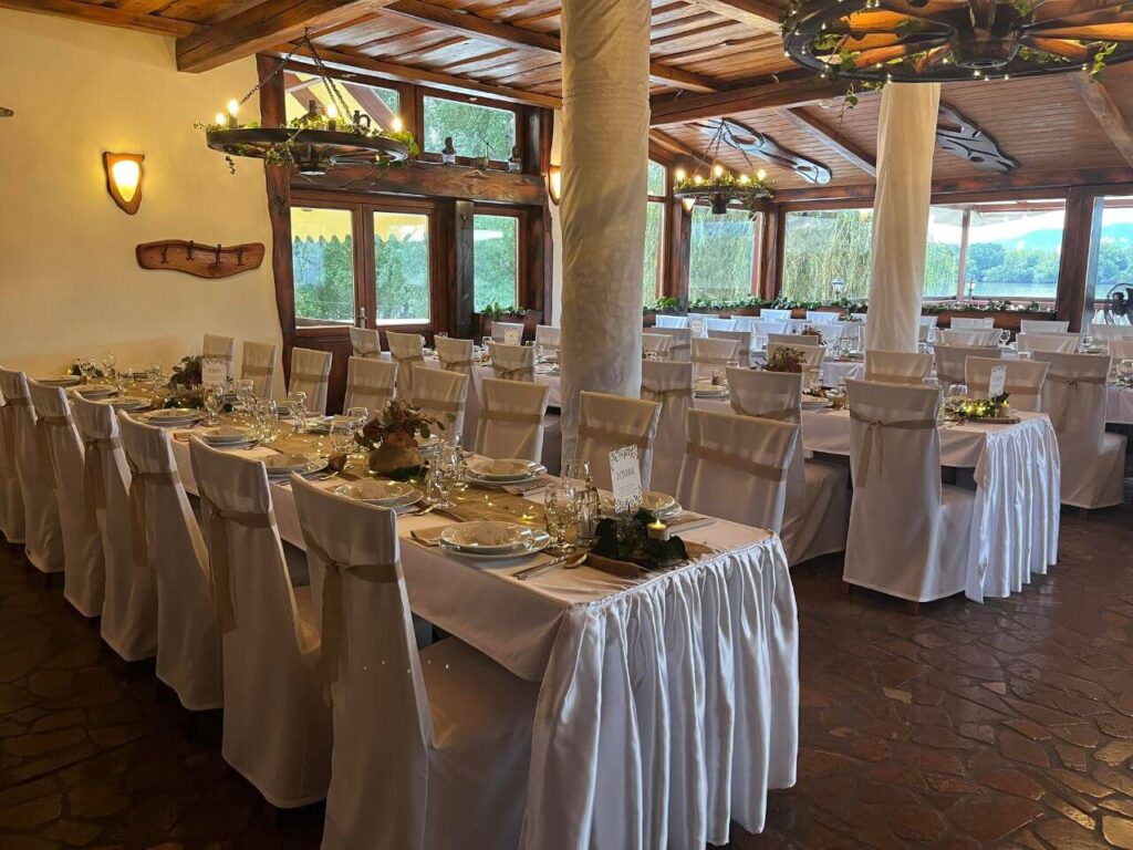 Camelot Club Hotel és Étterem Vác