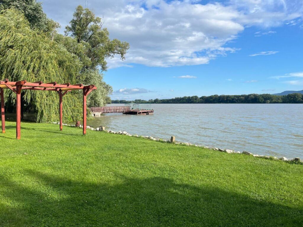 Camelot Club Hotel és Étterem Vác