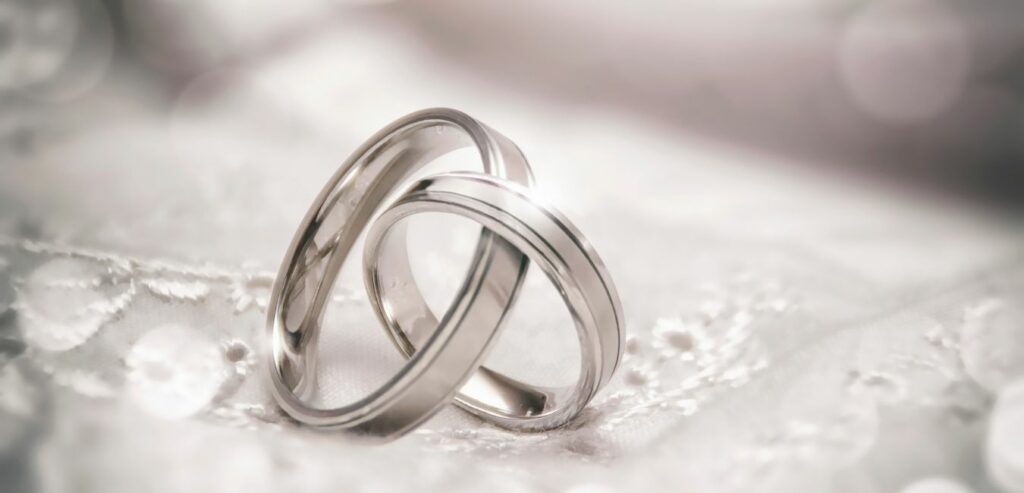 eljegyzési gyűrű melyik kézen