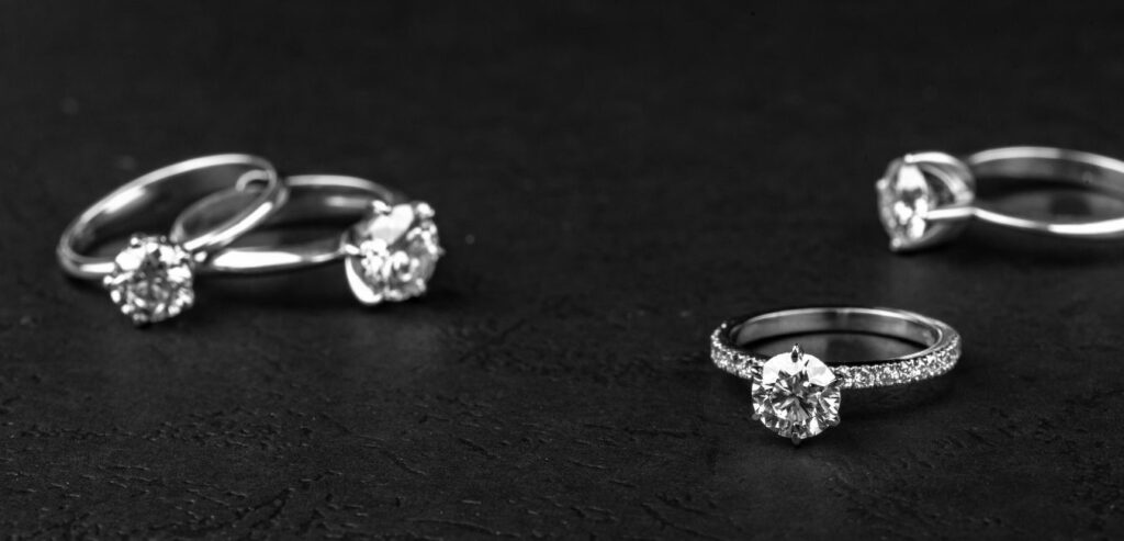 eljegyzési gyűrű melyik kézen