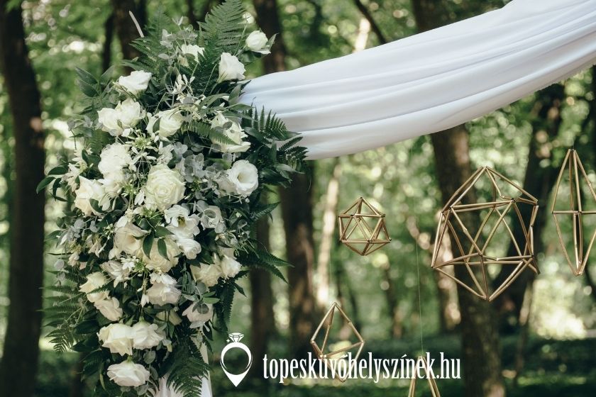 erdei esküvő