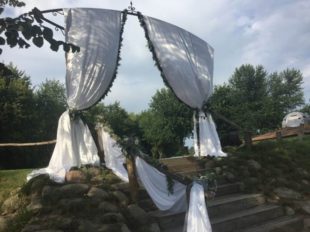 invitárium pap-sziget esküvői helyszín