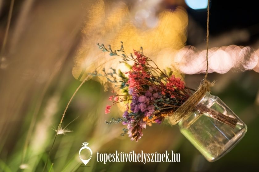 kültéri esküvői dekoráció