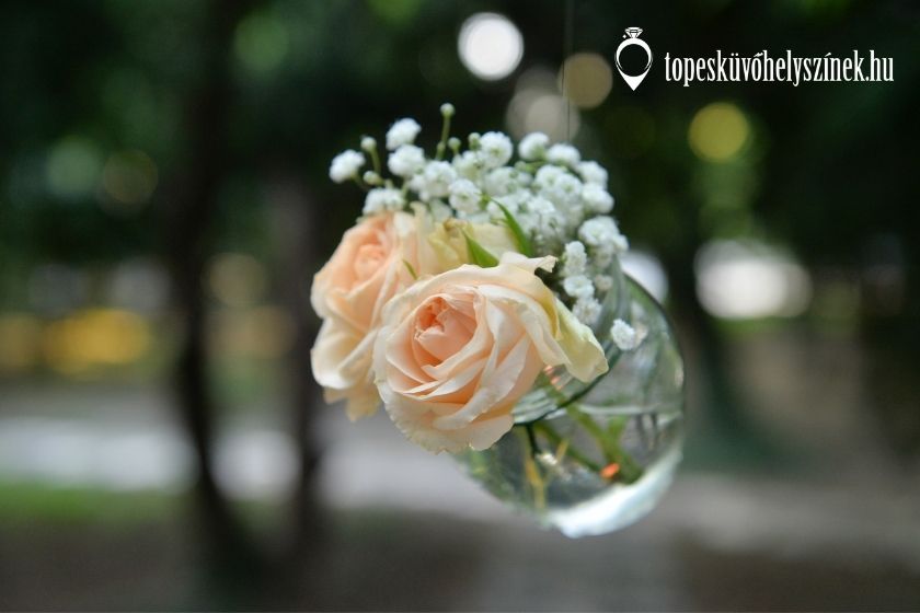 kültéri esküvői dekoráció