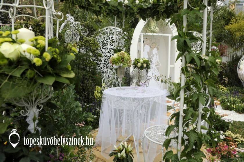 kültéri esküvői dekoráció