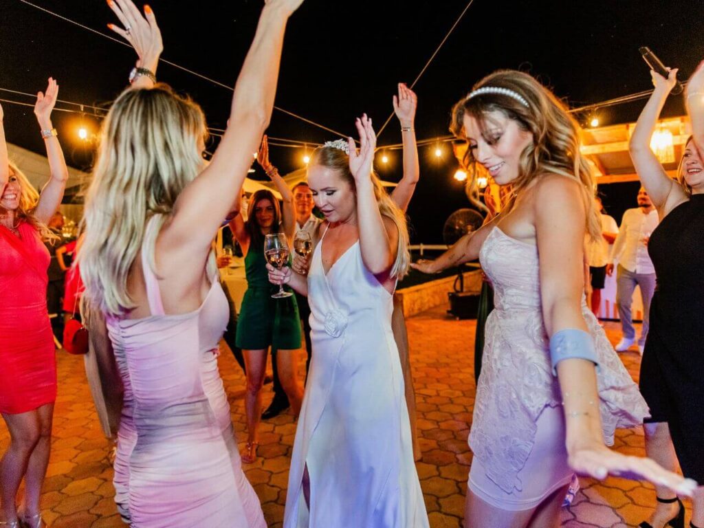 wedding beach tát esküvői helyszín