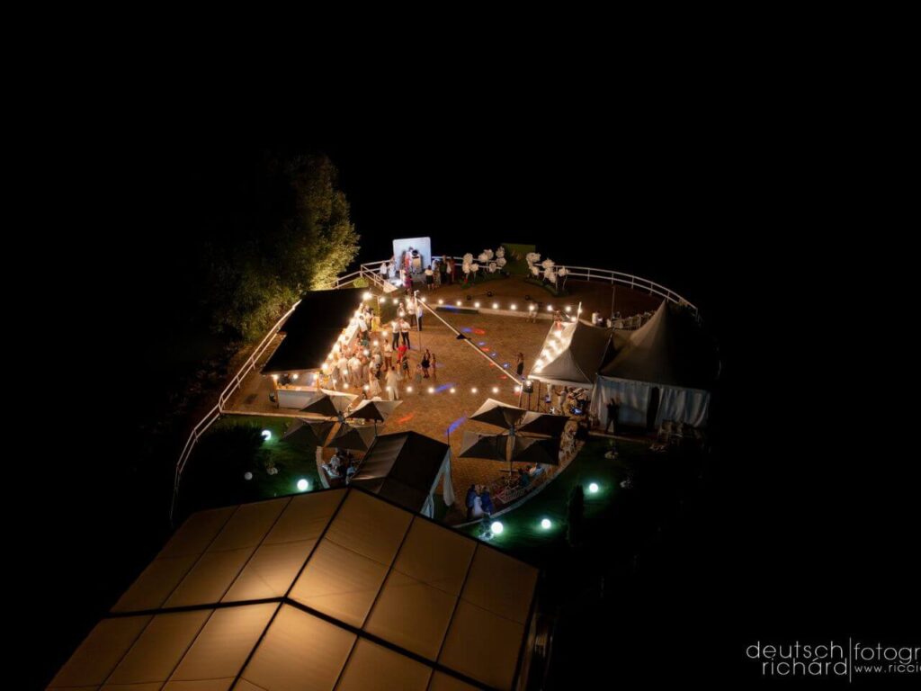 wedding beach tát esküvői helyszín