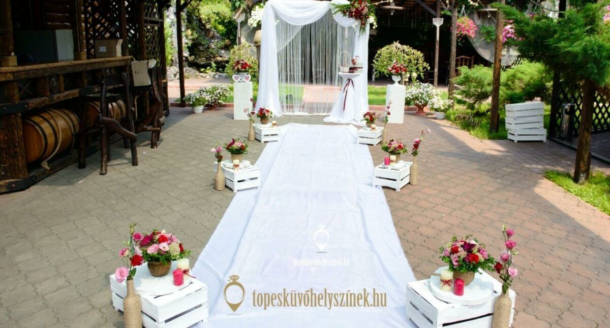 kültéri esküvői dekoráció