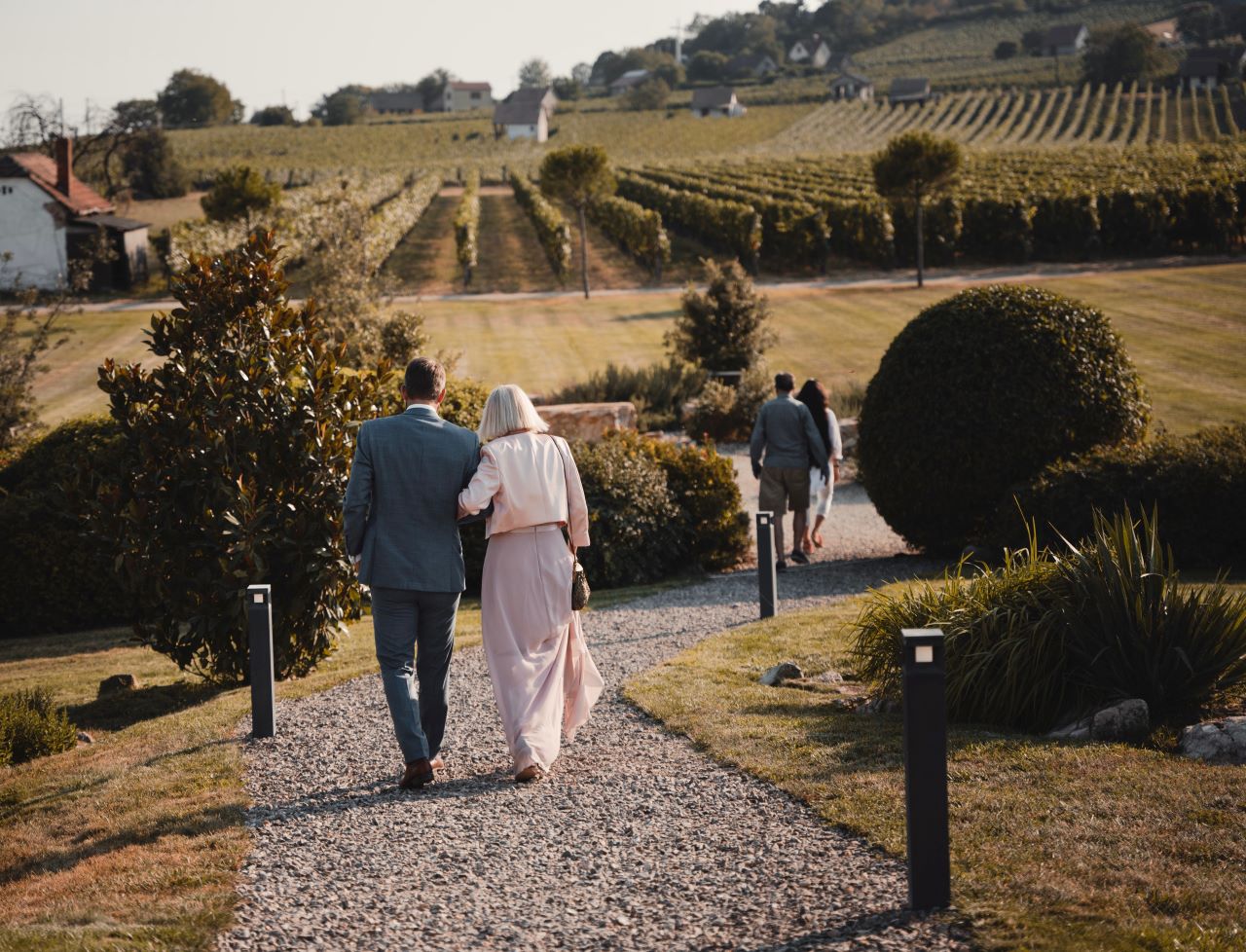 természetközeli esküvői helyszín