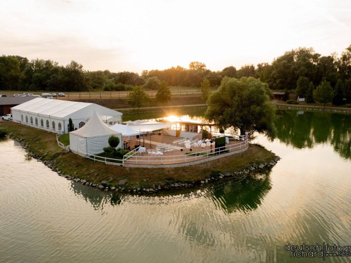 wedding beach tát esküvői helyszín